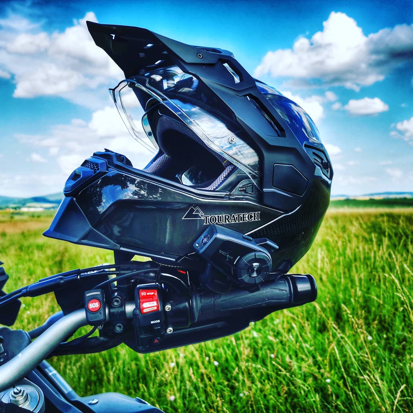 The dguard SOS button is best mounted on the handlebar, so the motorcyclist has quickest access in accident situations. 